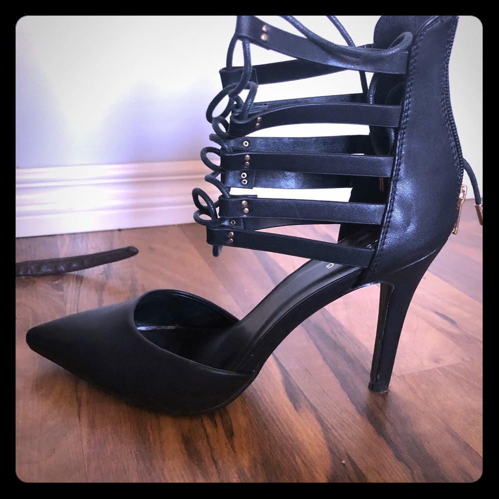 Black Pumps